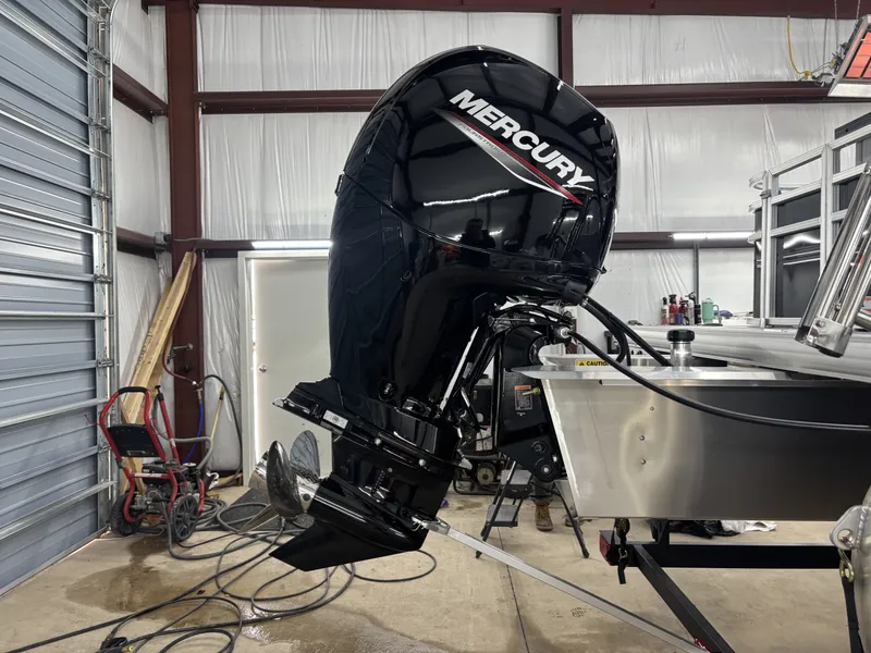 Slide: The Image of Sun Tracker SportFish 22 DLX 2026 - 10