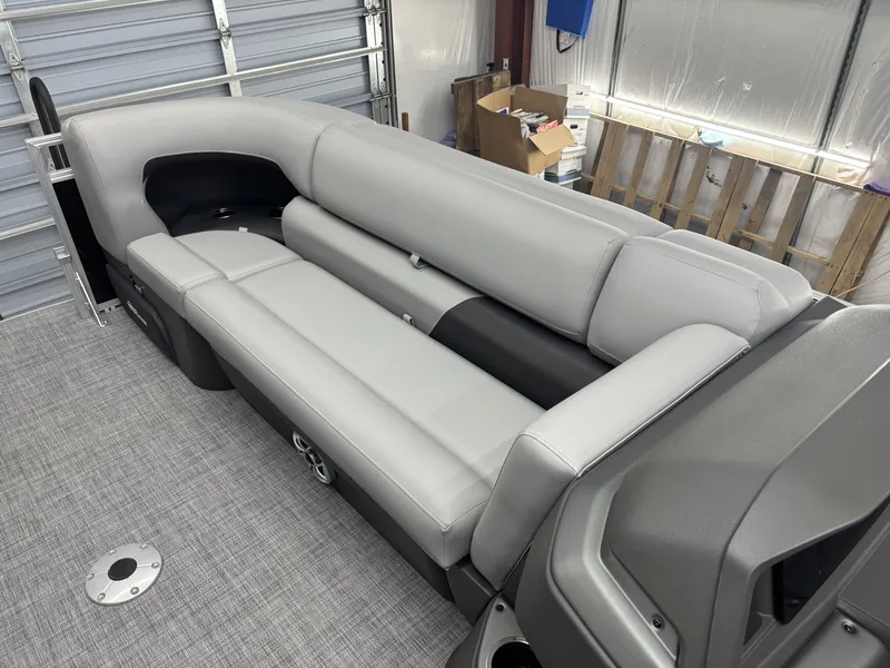 Slide: The Image of Sun Tracker SportFish 22 DLX 2026 - 14