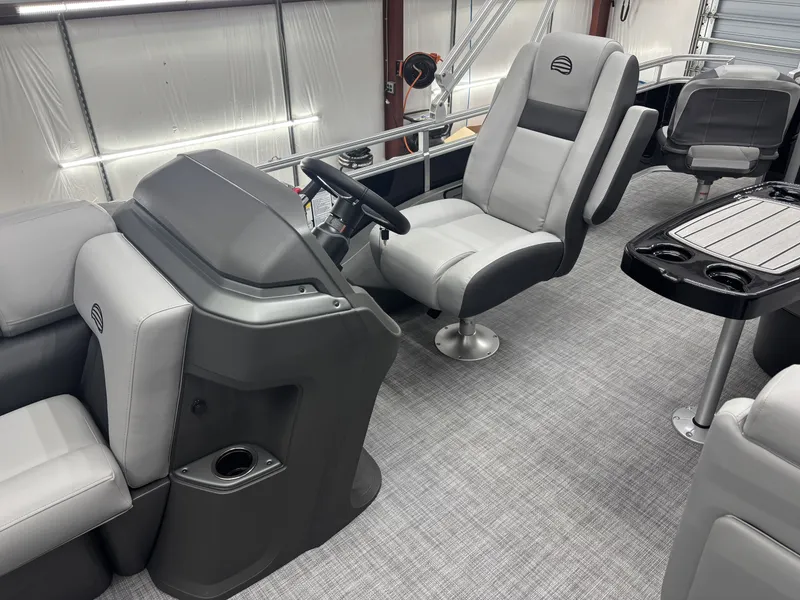 Slide: The Image of Sun Tracker SportFish 22 DLX 2026 - 15