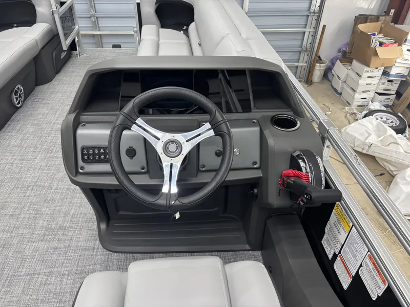 Slide: The Image of Sun Tracker SportFish 22 DLX 2026 - 18