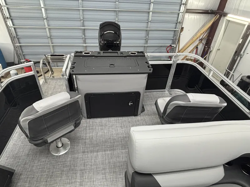 Slide: The Image of Sun Tracker SportFish 22 DLX 2026 - 19