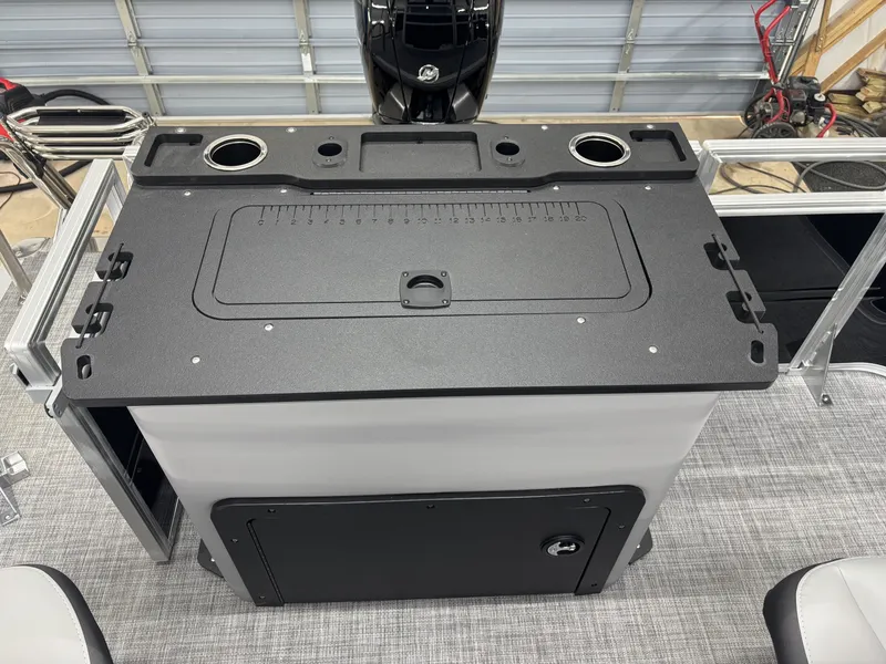 Slide: The Image of Sun Tracker SportFish 22 DLX 2026 - 6