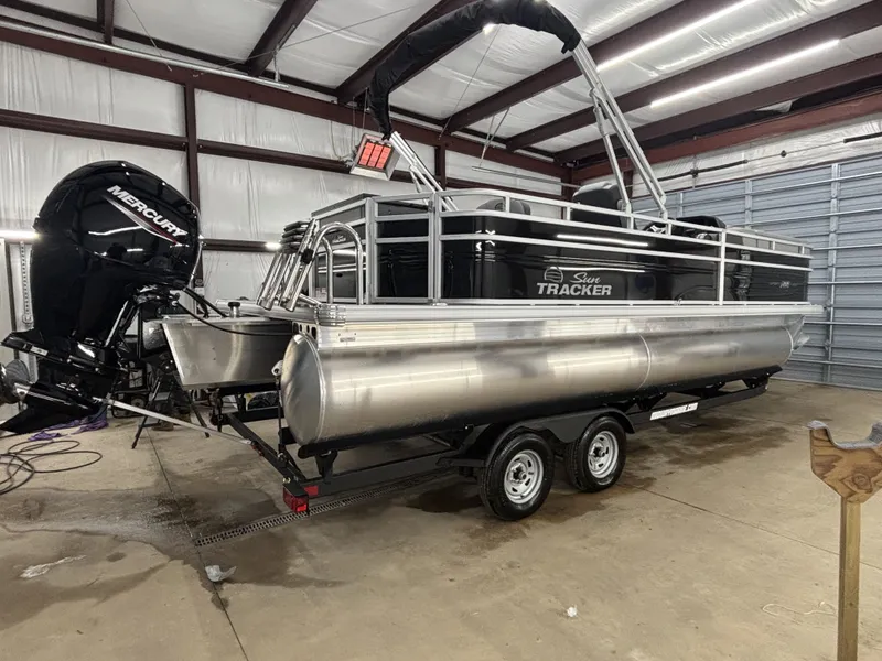 Slide: The Image of Sun Tracker SportFish 22 DLX 2026 - 8