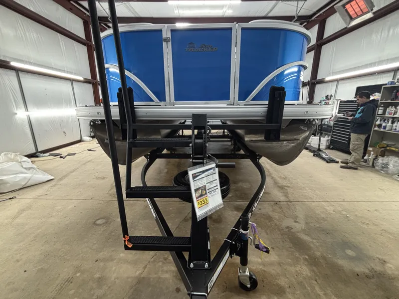 Slide: The Image of Sun Tracker Party Barge 20 DLX 2026 - 12