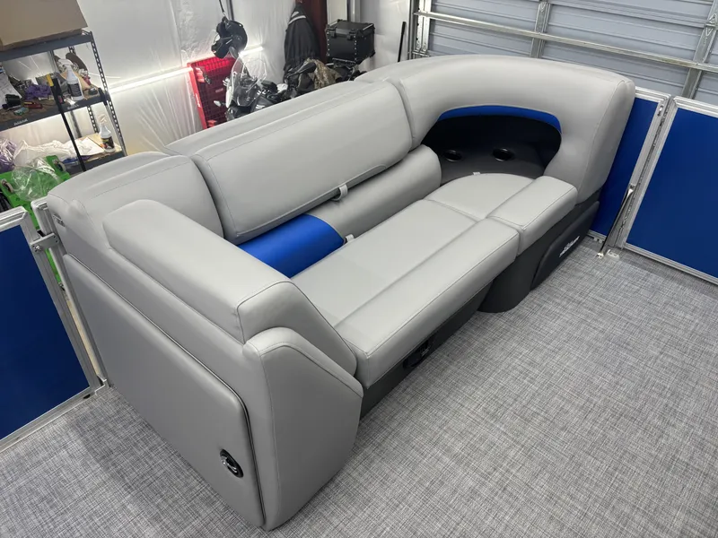 Slide: The Image of Sun Tracker Party Barge 20 DLX 2026 - 6