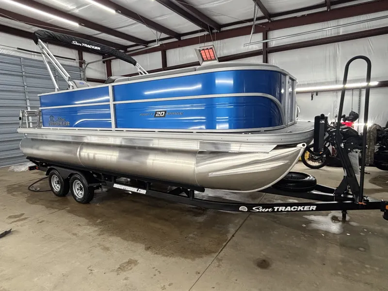 Slide: The Image of Sun Tracker Party Barge 20 DLX 2026 - 7