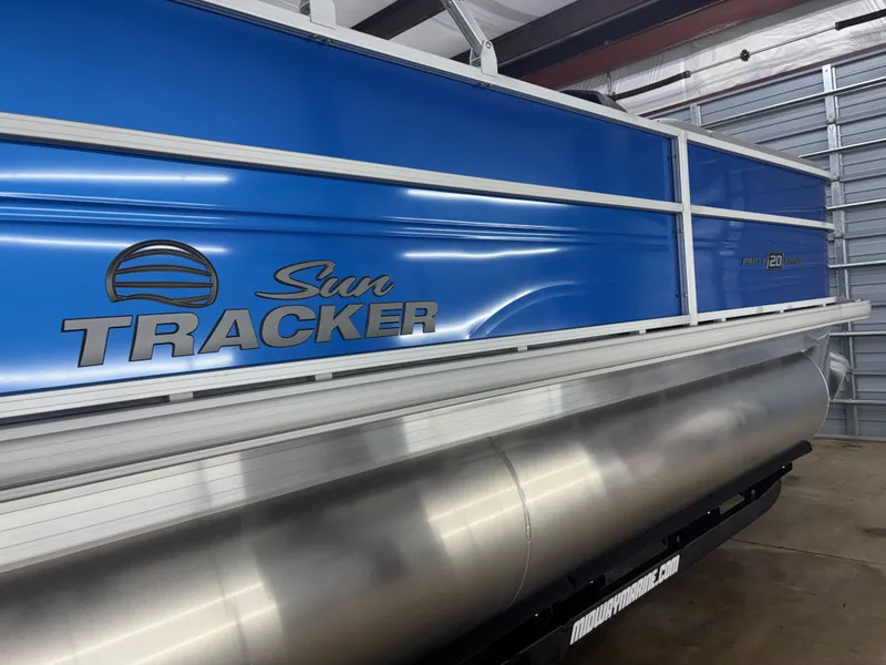 Slide: The Image of Sun Tracker Party Barge 20 DLX 2026 - 9