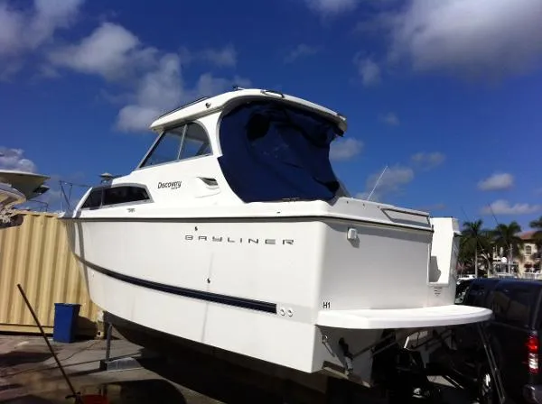 Slide: The Image of Bayliner 266 Discovery 2012 - 2