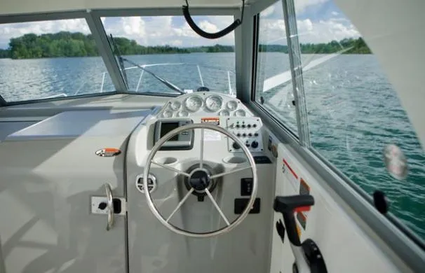 Slide: The Image of Bayliner 266 Discovery 2012 - 4