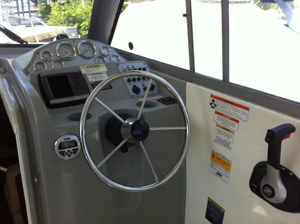 Slide: The Image of Bayliner 266 Discovery 2012 - 5