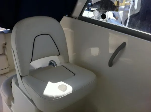Slide: The Image of Bayliner 266 Discovery 2012 - 7