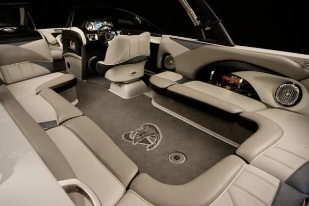Slide: The Image of Malibu Wakesetter 247 LSV 2011 - 3
