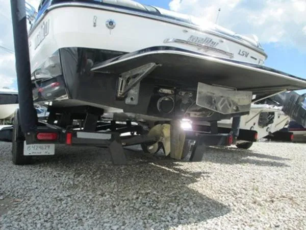 Slide: The Image of Malibu Wakesetter 247 LSV 2011 - 6