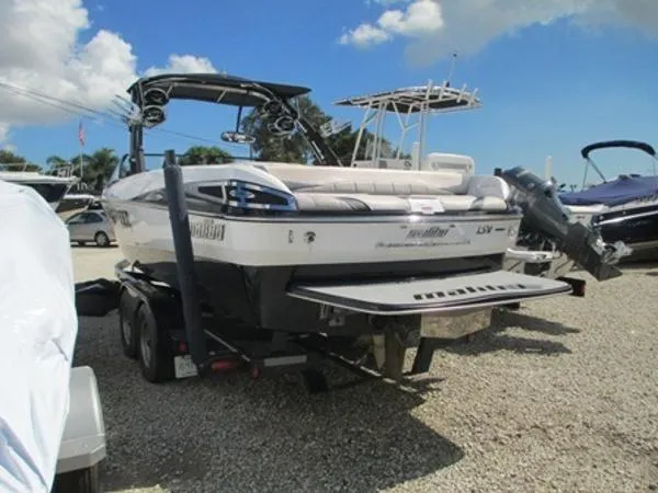 Slide: The Image of Malibu Wakesetter 247 LSV 2011 - 7