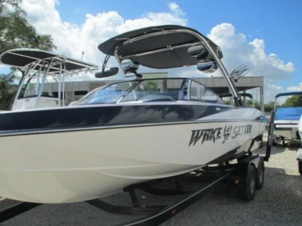 Slide: The Image of Malibu Wakesetter 247 LSV 2011 - 8
