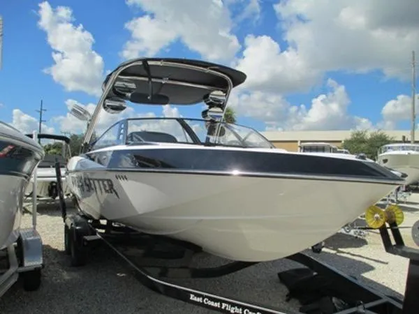 Slide: The Image of Malibu Wakesetter 247 LSV 2011 - 9