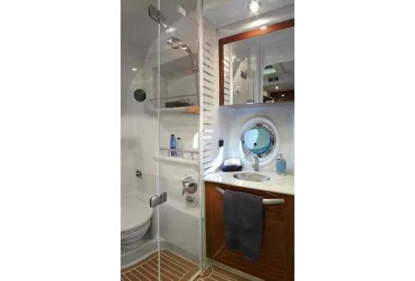 Slide: The Image of Sea Ray 370 Sundancer 2011 - 11