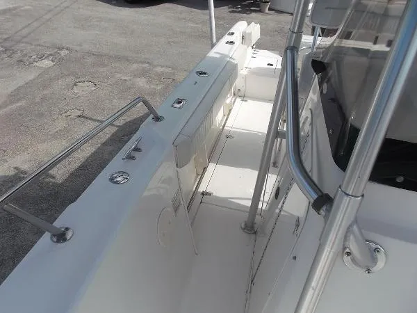 Slide: The Image of Boston Whaler 23 Outrage 1999 - 10