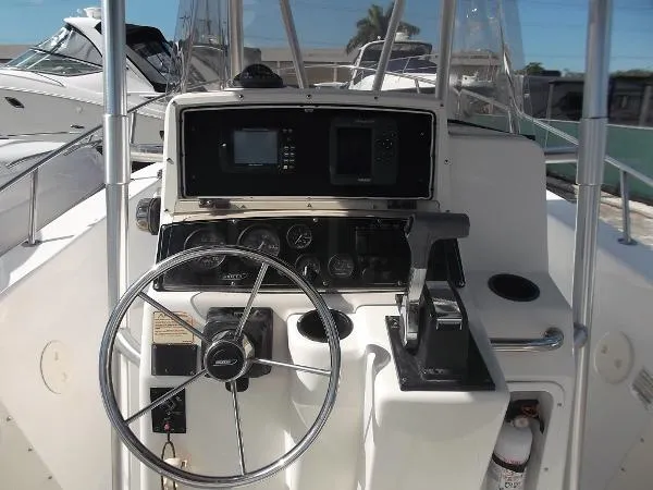 Slide: The Image of Boston Whaler 23 Outrage 1999 - 2