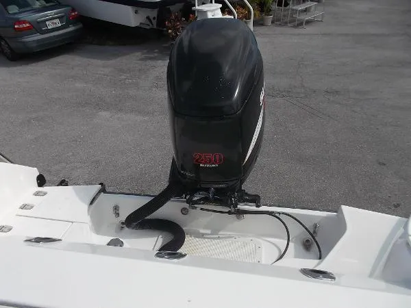 Slide: The Image of Boston Whaler 23 Outrage 1999 - 5