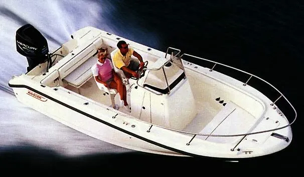 Slide: The Image of Boston Whaler 23 Outrage 1999 - 7