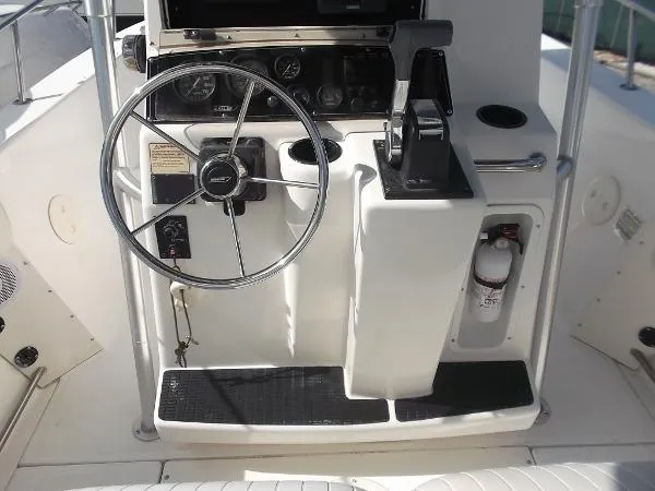 Slide: The Image of Boston Whaler 23 Outrage 1999 - 8