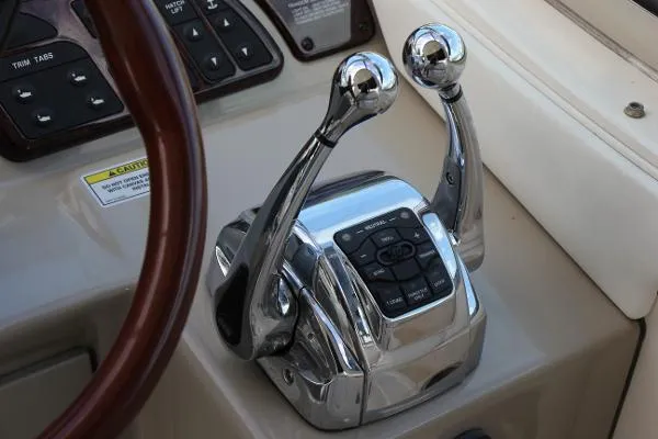 Slide: The Image of Sea Ray 330 Sundancer 2009 - 7
