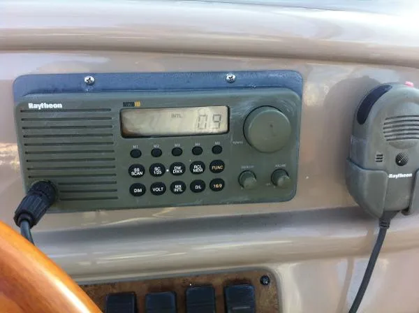 Slide: The Image of Sea Ray 290 Sundancer 1999 - 8