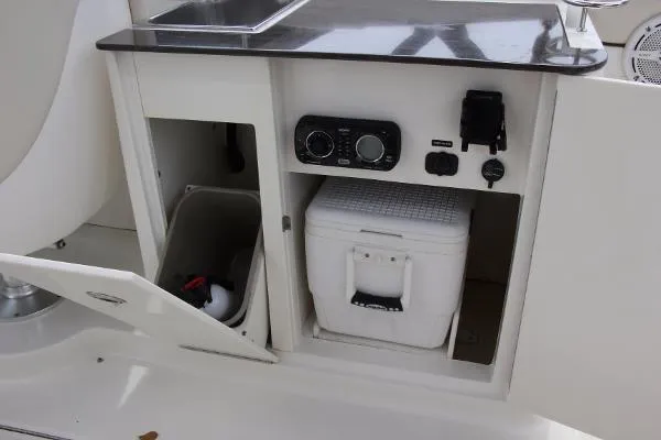 Slide: The Image of Sea Ray 280 Sundeck 2013 - 10