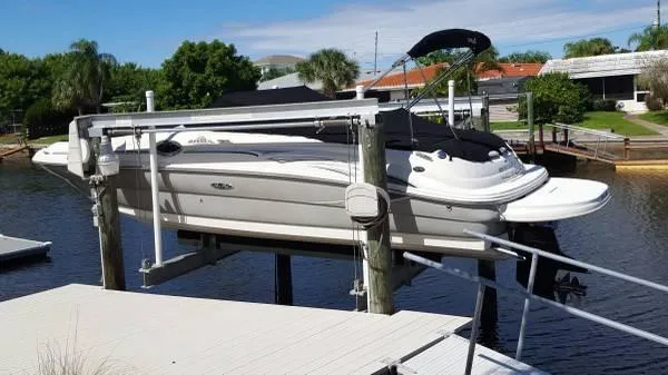 Slide: The Image of Sea Ray 240 Sundeck 2005 - 0