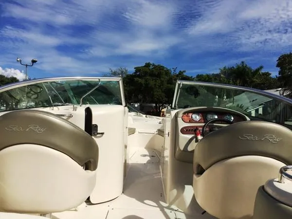 Slide: The Image of Sea Ray 240 Sundeck 2005 - 5