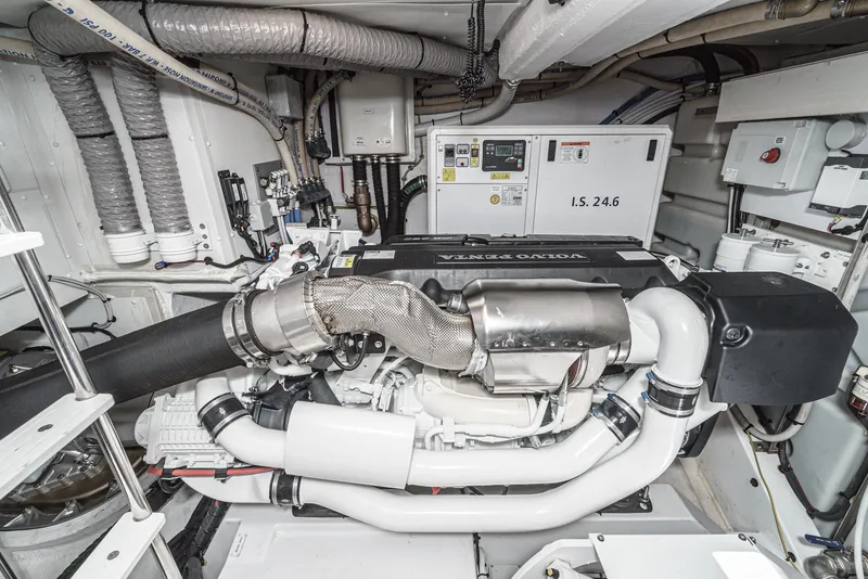 Slide: The Image of Azimut Fly 53 2024 - 61