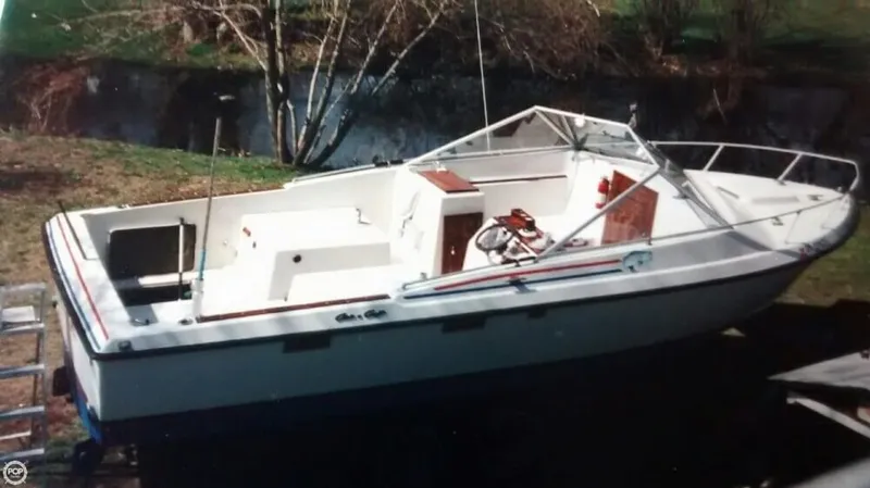 Slide: The Image of Chris-Craft 25 EC 1977 - 1