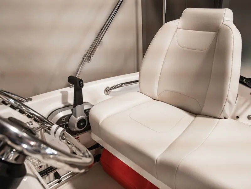 Slide: The Image of Boston Whaler 130 Super Sport 2026 - 10