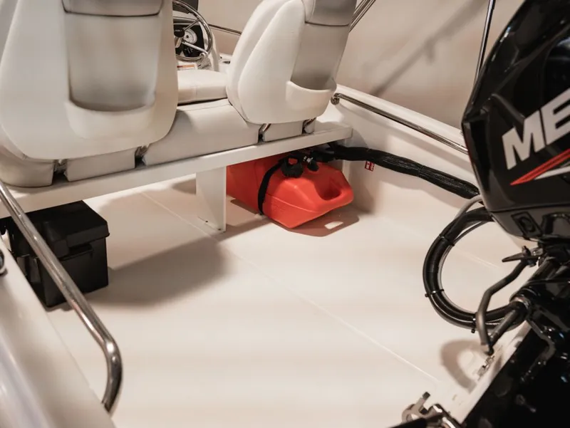 Slide: The Image of Boston Whaler 130 Super Sport 2026 - 4