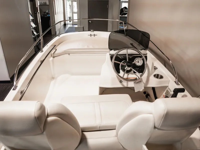 Slide: The Image of Boston Whaler 130 Super Sport 2026 - 5
