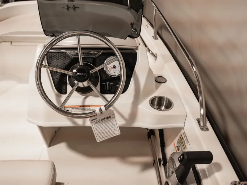 Slide: The Image of Boston Whaler 130 Super Sport 2026 - 6