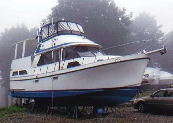 Slide: The Image of Golden Star 38 Sun Deck Trawler 1987 - 2