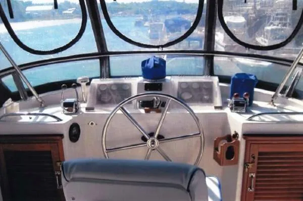 Slide: The Image of Golden Star 38 Sun Deck Trawler 1987 - 4