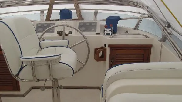 Slide: The Image of Golden Star 38 Sun Deck Trawler 1987 - 5