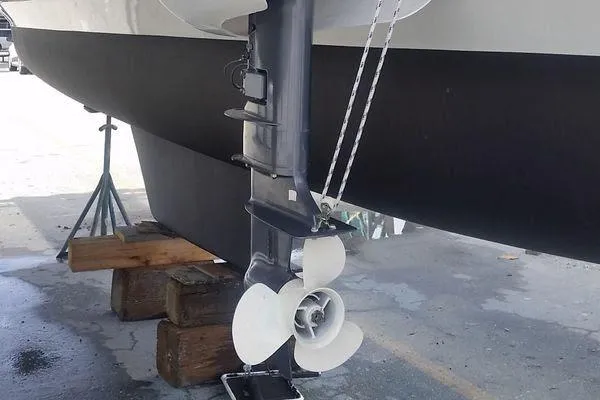 Slide: The Image of Seawind 1000 XL 2008 catamaran with propeller view. - 29