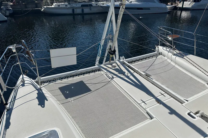 Slide: The Image of Seawind 1000 XL 2008, open hatch on deck. - 41