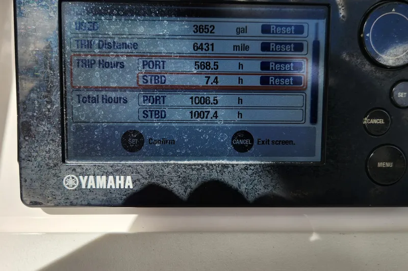Slide: The Image of Yamaha display showing trip data for Everglades 255 Center Console, 2017 model. - 12