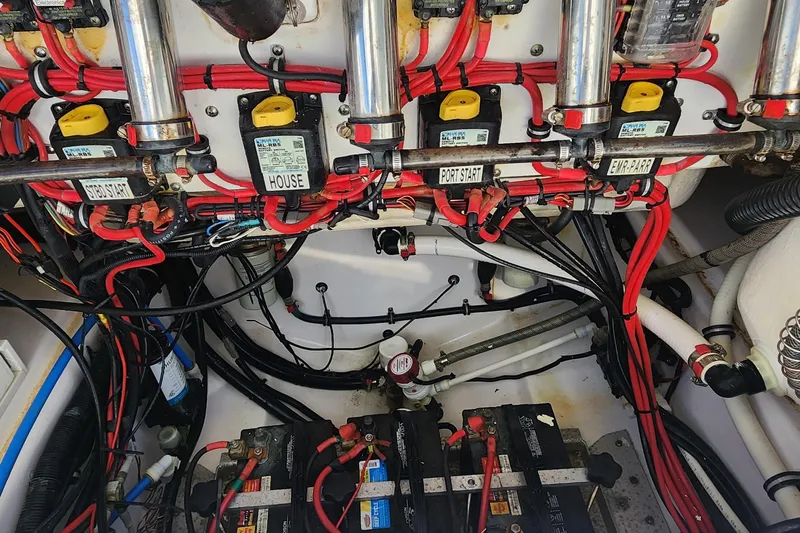 Slide: The Image of Electrical wiring and battery setup in a 2017 Everglades 255 Center Console boat. - 26