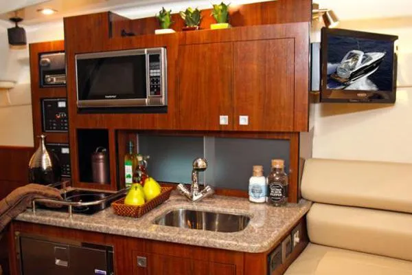 Slide: The Image of Monterey 295 Sport Yacht 2015 - 8