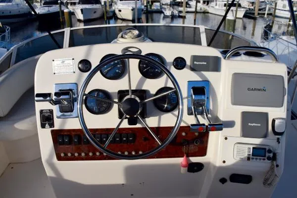 Slide: The Image of Silverton 351 Sedan Cruiser 2000 - 1