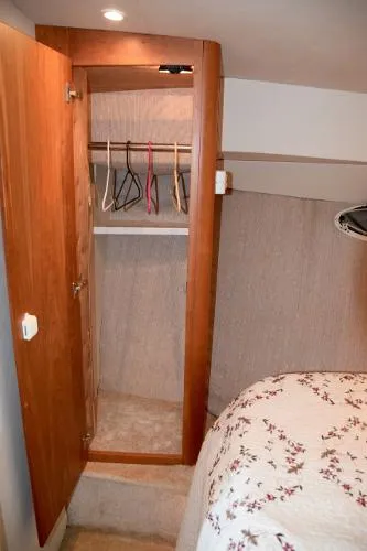 Slide: The Image of Silverton 351 Sedan Cruiser 2000 - 11