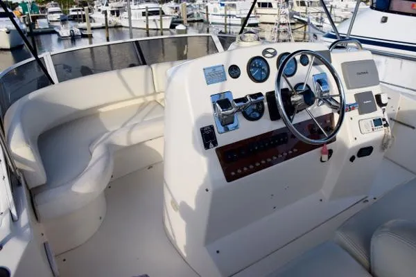 Slide: The Image of Silverton 351 Sedan Cruiser 2000 - 2
