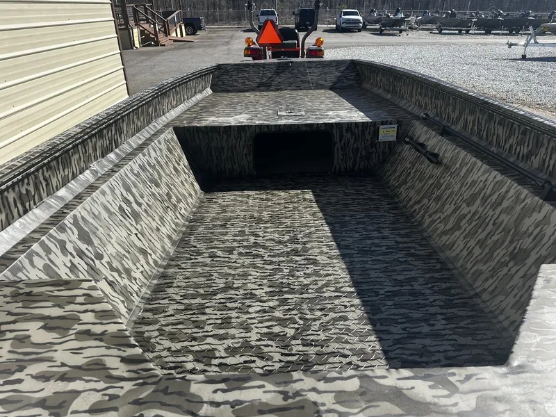 Slide: The Image of Edge Boats Sportsman Series 656DB 2026 - 6