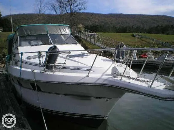 Slide: The Image of Cruisers 3370 Espirit 1989 - 6